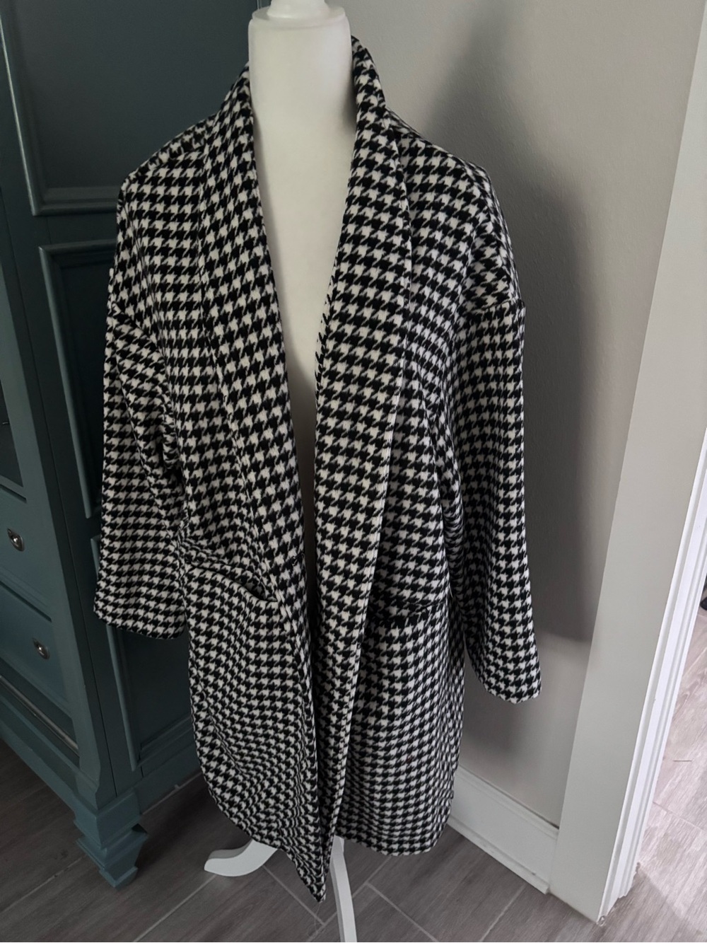 Houndstooth Open-Front Coat in Black & White- NWT